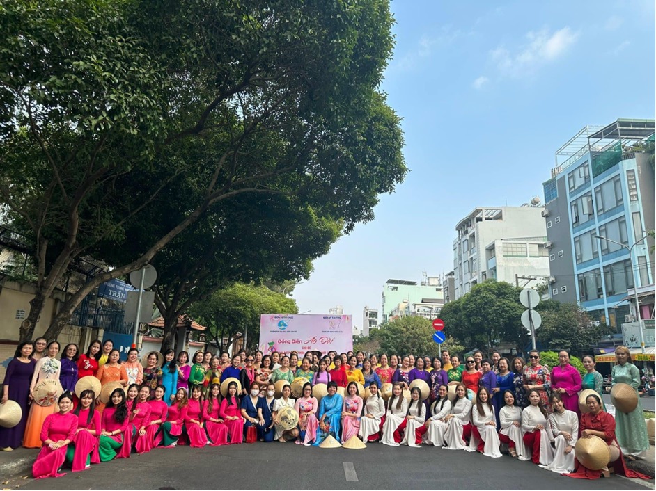 HÀNG TRĂM NHÀ MAY, CỬA HÀNG BÁN VẢI TRÊN ĐỊA BÀN TPHCM THAM GIA HƯỞNG ỨNG LỄ HỘI ÁO DÀI THÀNH PHỐ HỒ CHÍ MINH LẦN THỨ 10 NĂM 2024, GIẢM GIÁ TỪ 5% - 50% - Hình 4